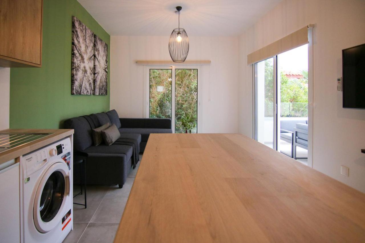 Phaedrus Living: Seaside Modern Flat Limnaria 123 Apartment Paphos Exterior photo